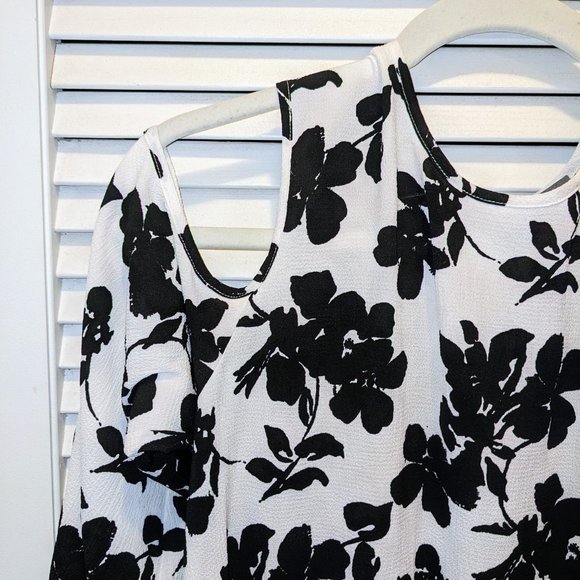 EUC Vince Camuto Cold Shoulder Blouse Small Black/White Floral Keyhole Summer. - Picture 4 of 9